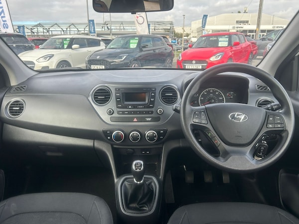 Used Hyundai i10 2017 for sale - 76297633: Photo 10