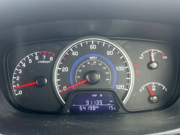 Used Hyundai i10 2017 for sale - 76297633: Photo 12