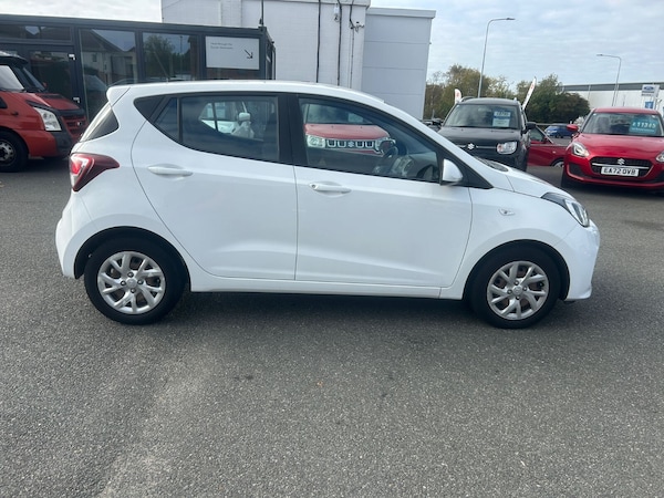 Used Hyundai i10 2017 for sale - 76297633: Photo 8