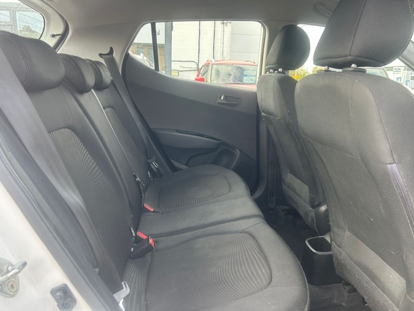 Used Hyundai i10 2017 for sale - 76297633: Photo 9
