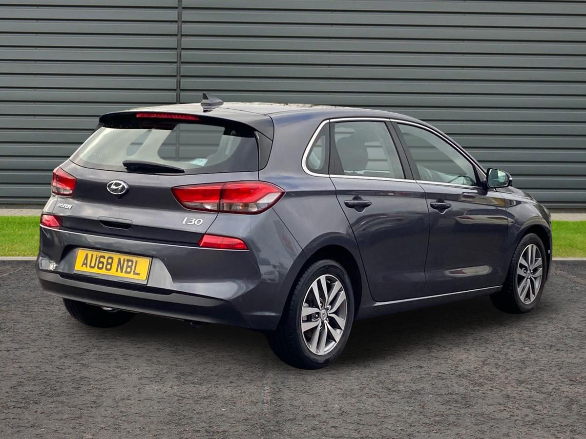 Used Hyundai i30 2018 for sale - 76805206: Photo 3