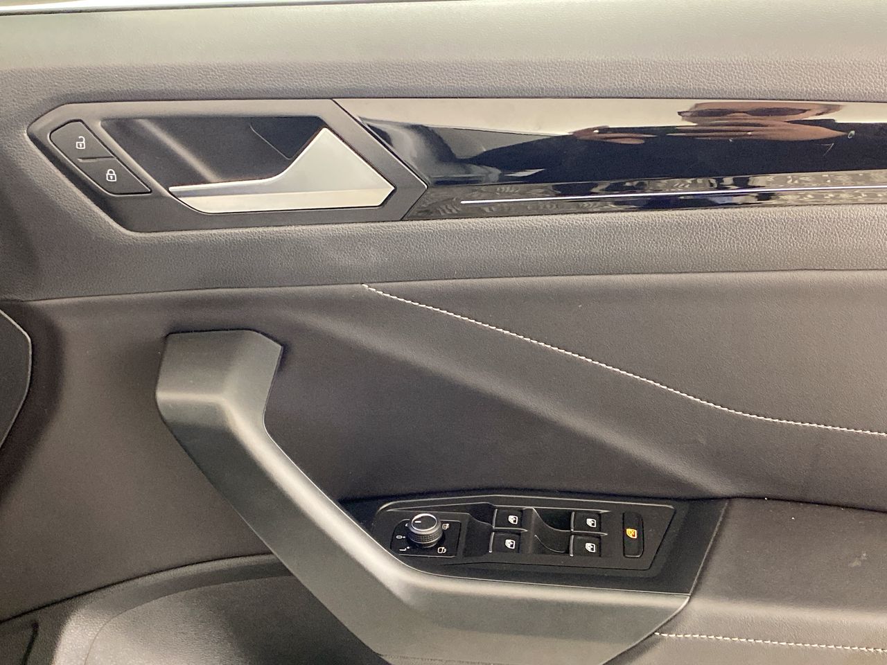 Used Volkswagen T-Roc 2023 for sale - 76461439: Photo 13