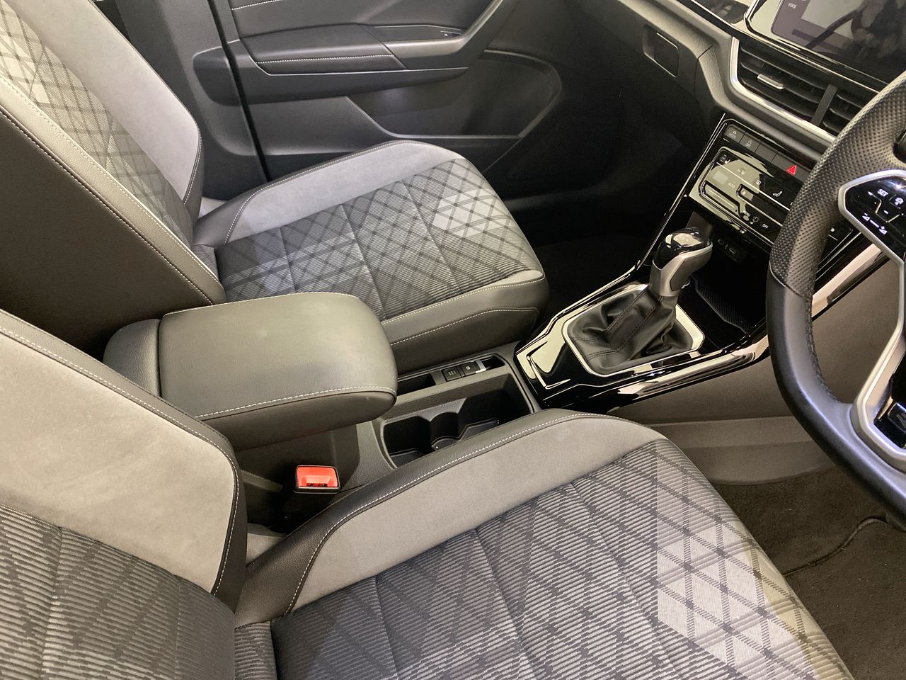 Used Volkswagen T-Roc 2023 for sale - 76461439: Photo 21