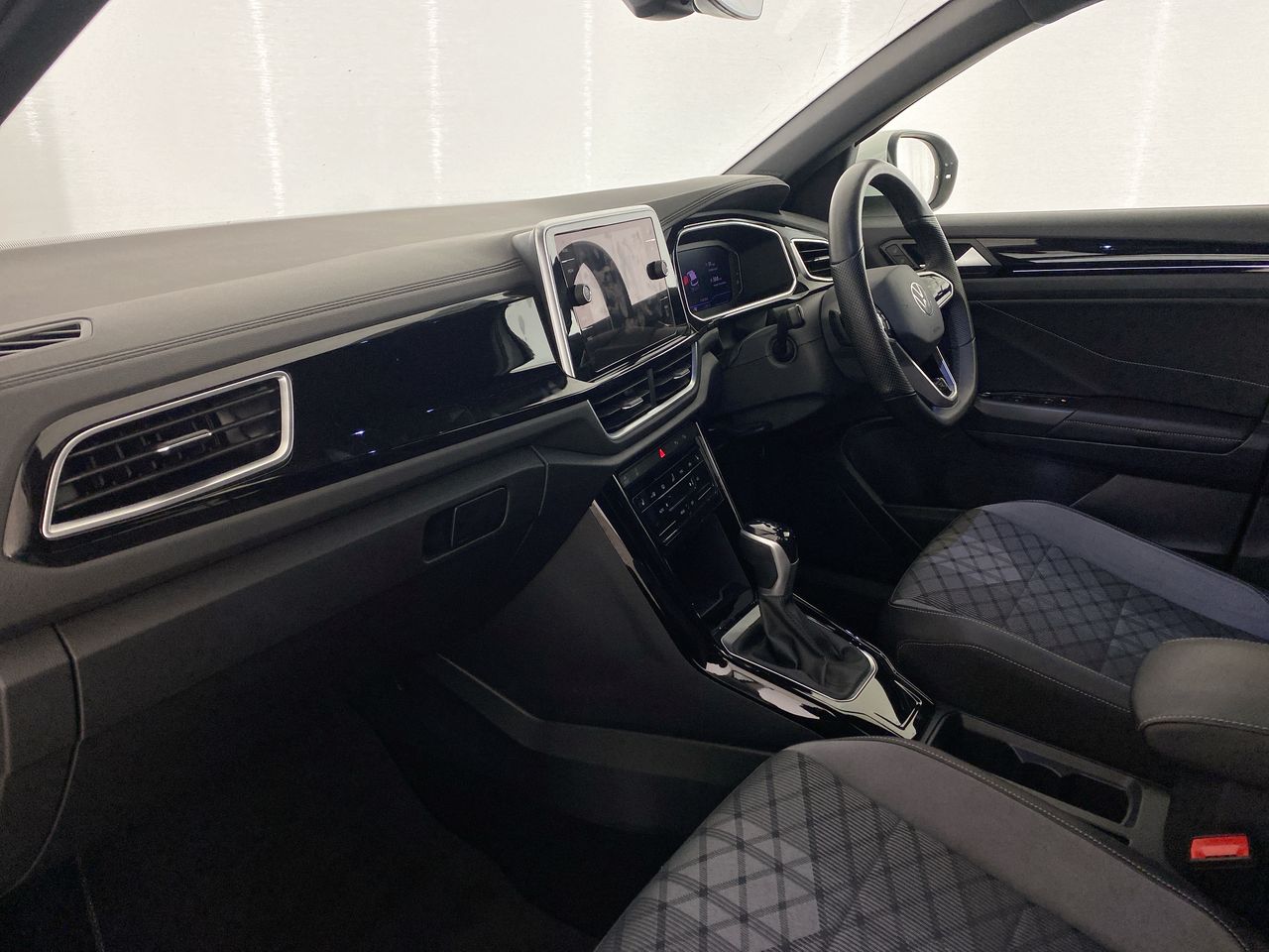 Used Volkswagen T-Roc 2023 for sale - 76461439: Photo 25