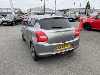 Used Suzuki Swift 2018 for sale - 76312111: Photo 4
