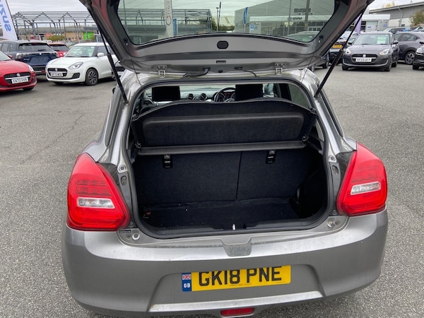Used Suzuki Swift 2018 for sale - 76312111: Photo 5