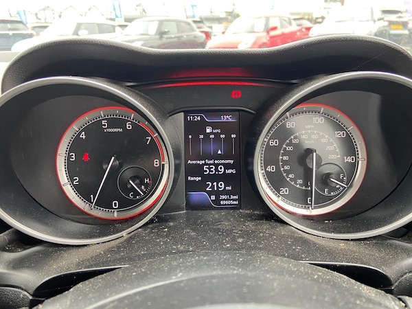Used Suzuki Swift 2018 for sale - 76312111: Photo 9