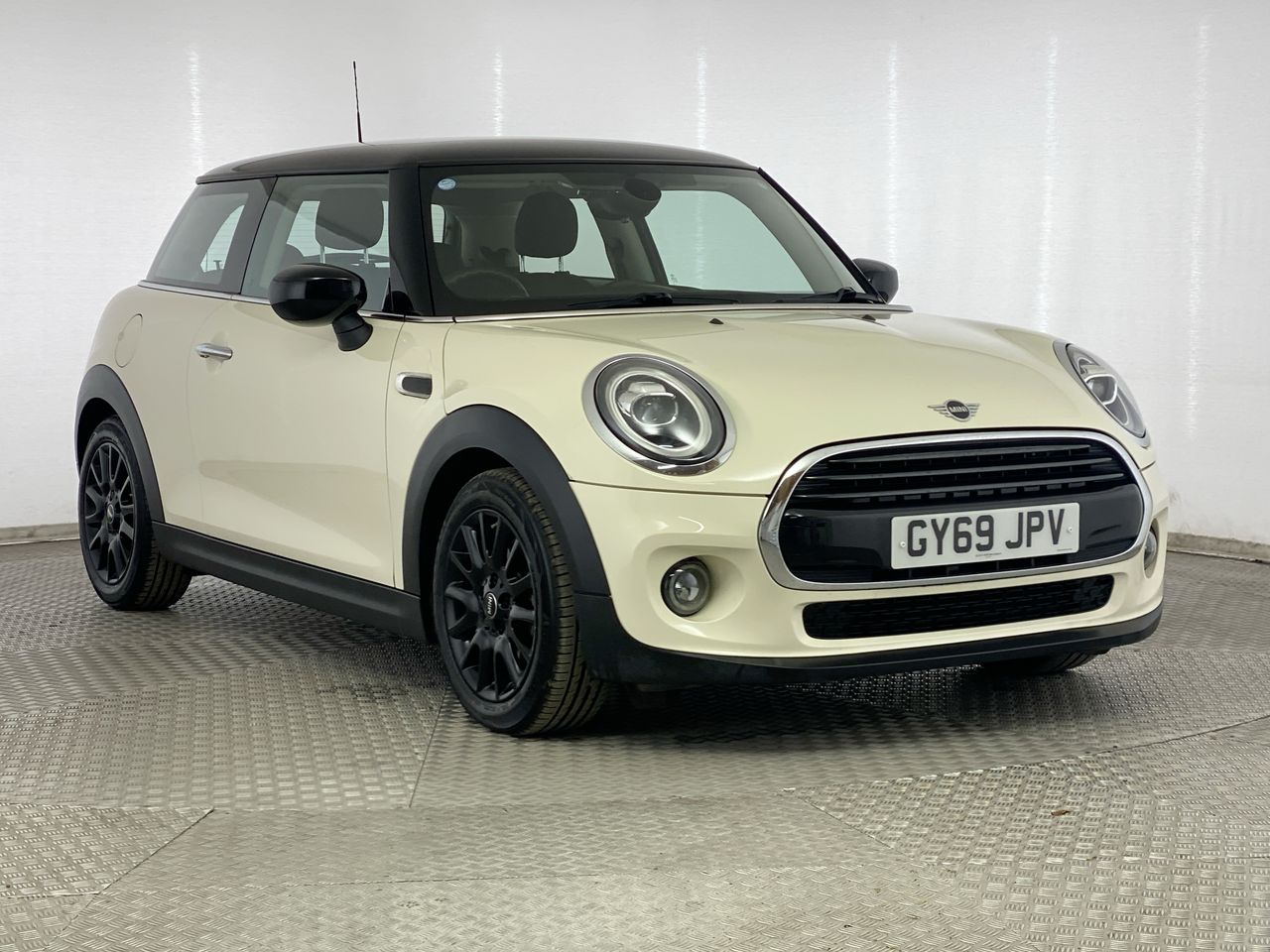 Used MINI Hatch 2019 for sale - 76461471: Photo 1