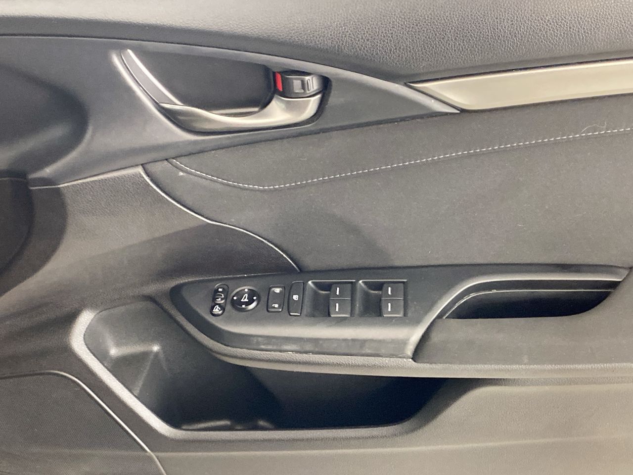 Used Honda Civic 2017 for sale - 76074411: Photo 13