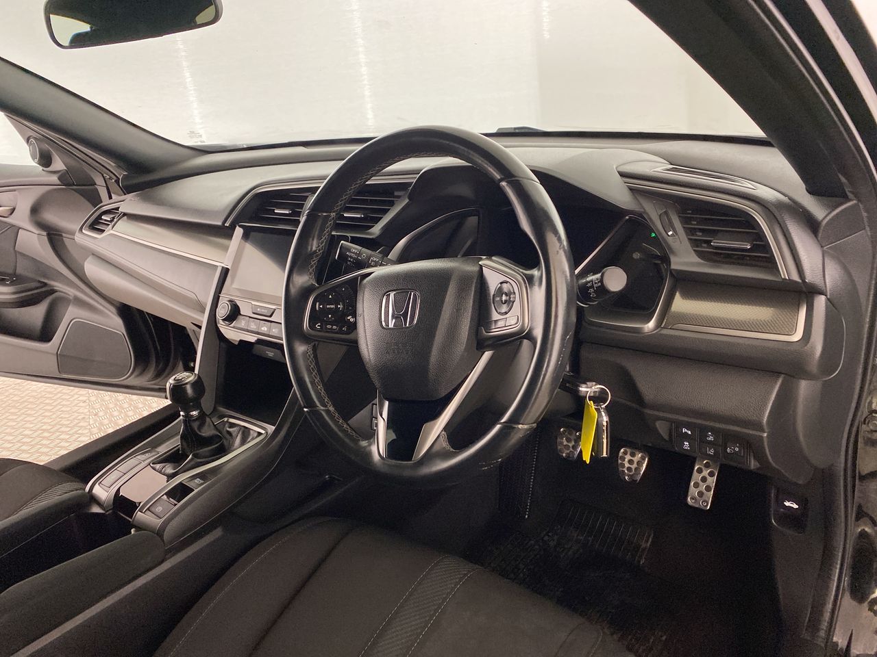 Used Honda Civic 2017 for sale - 76074411: Photo 25