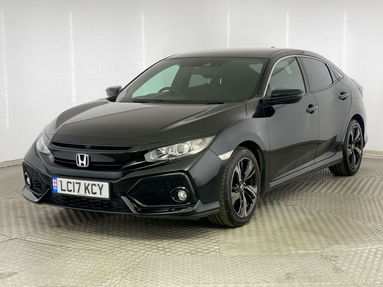 Used Honda Civic 2017 for sale - 76074411: Photo 3