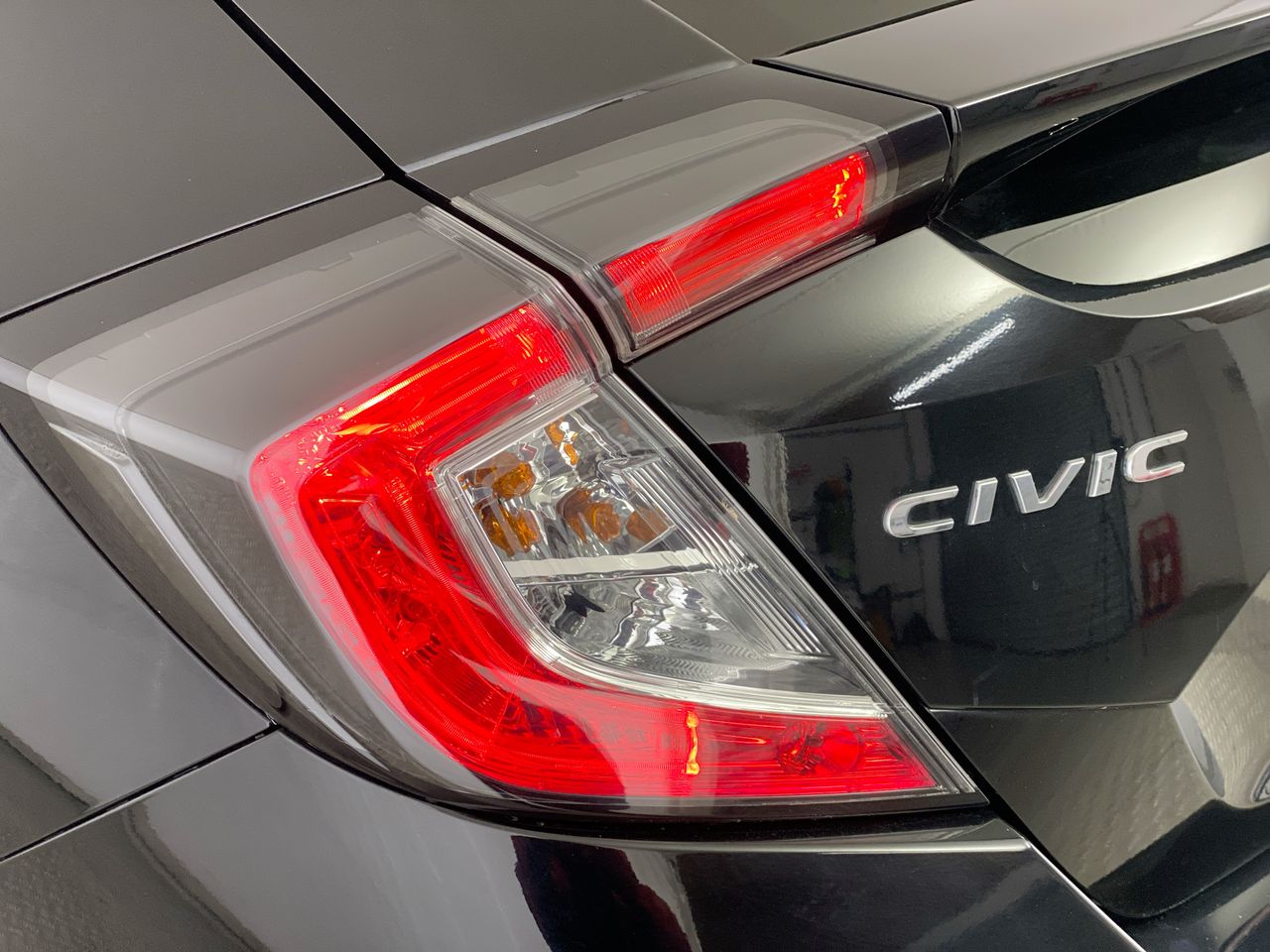 Used Honda Civic 2017 for sale - 76074411: Photo 32