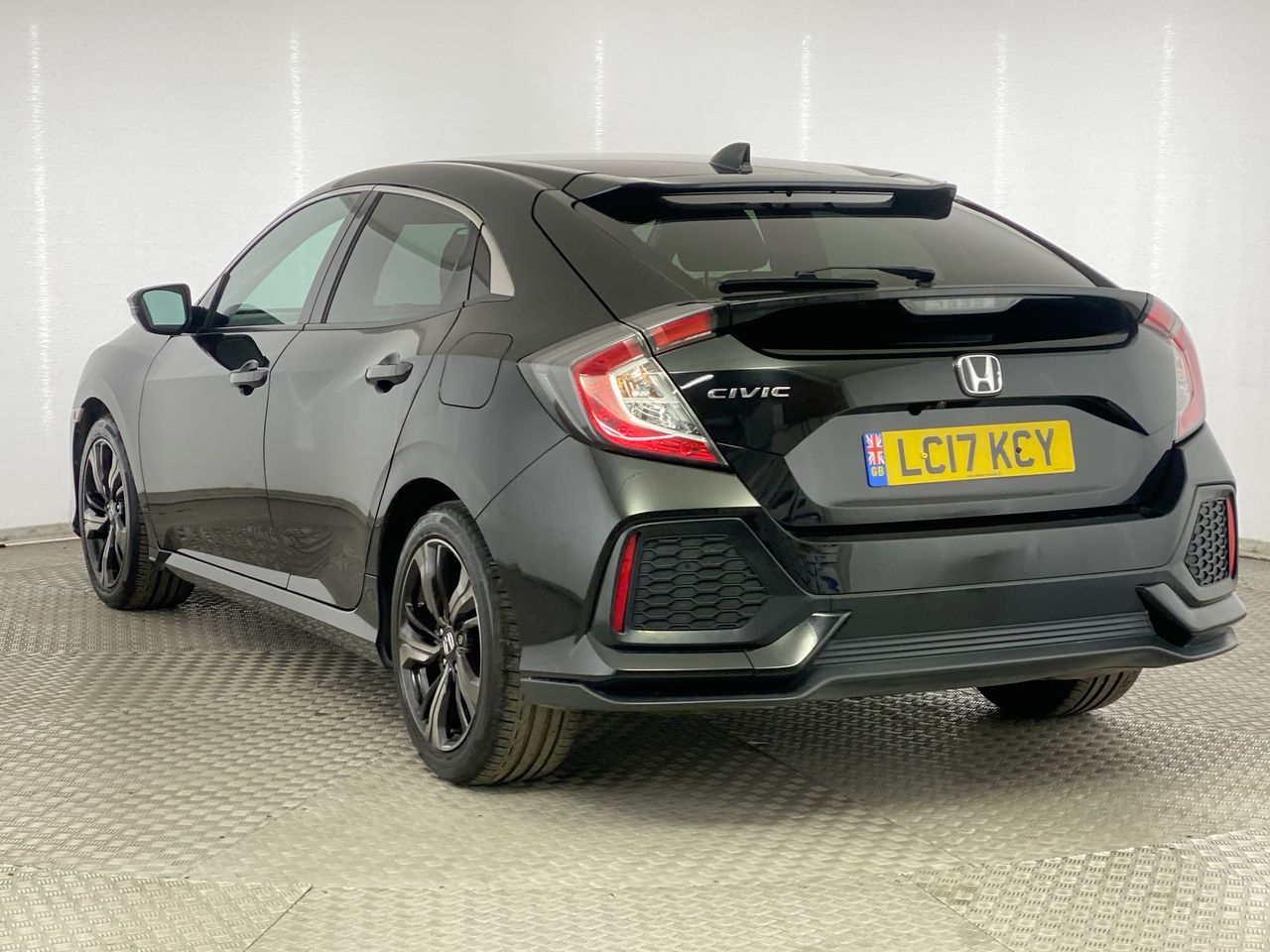 Used Honda Civic 2017 for sale - 76074411: Photo 5