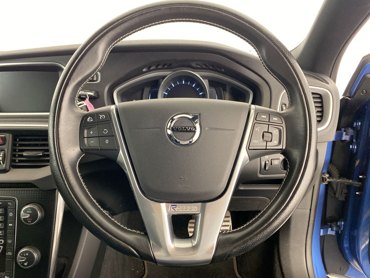 Used Volvo V40 2017 for sale - 75758959: Photo 15