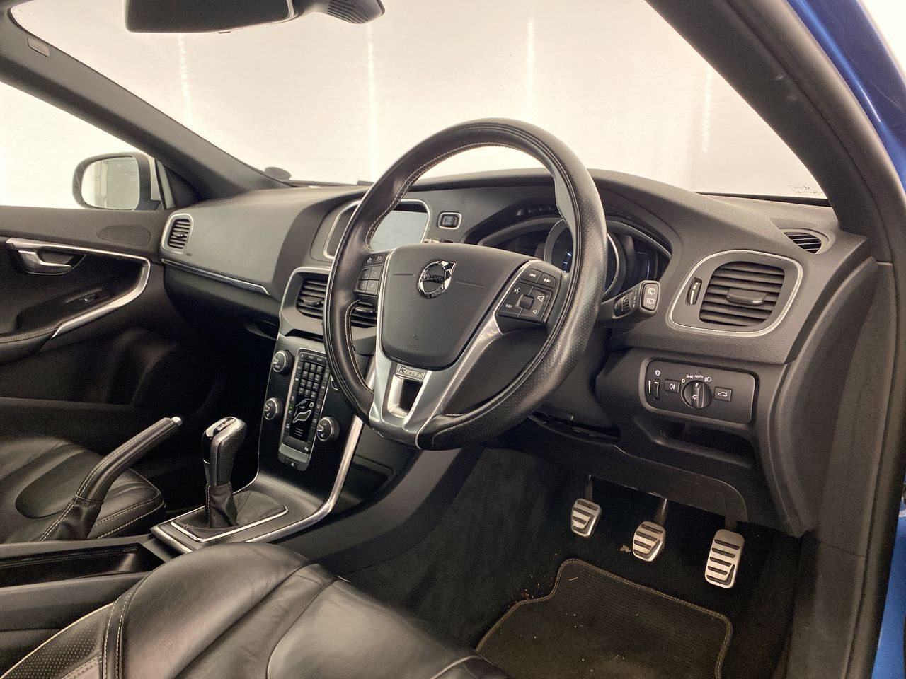 Used Volvo V40 2017 for sale - 75758959: Photo 25