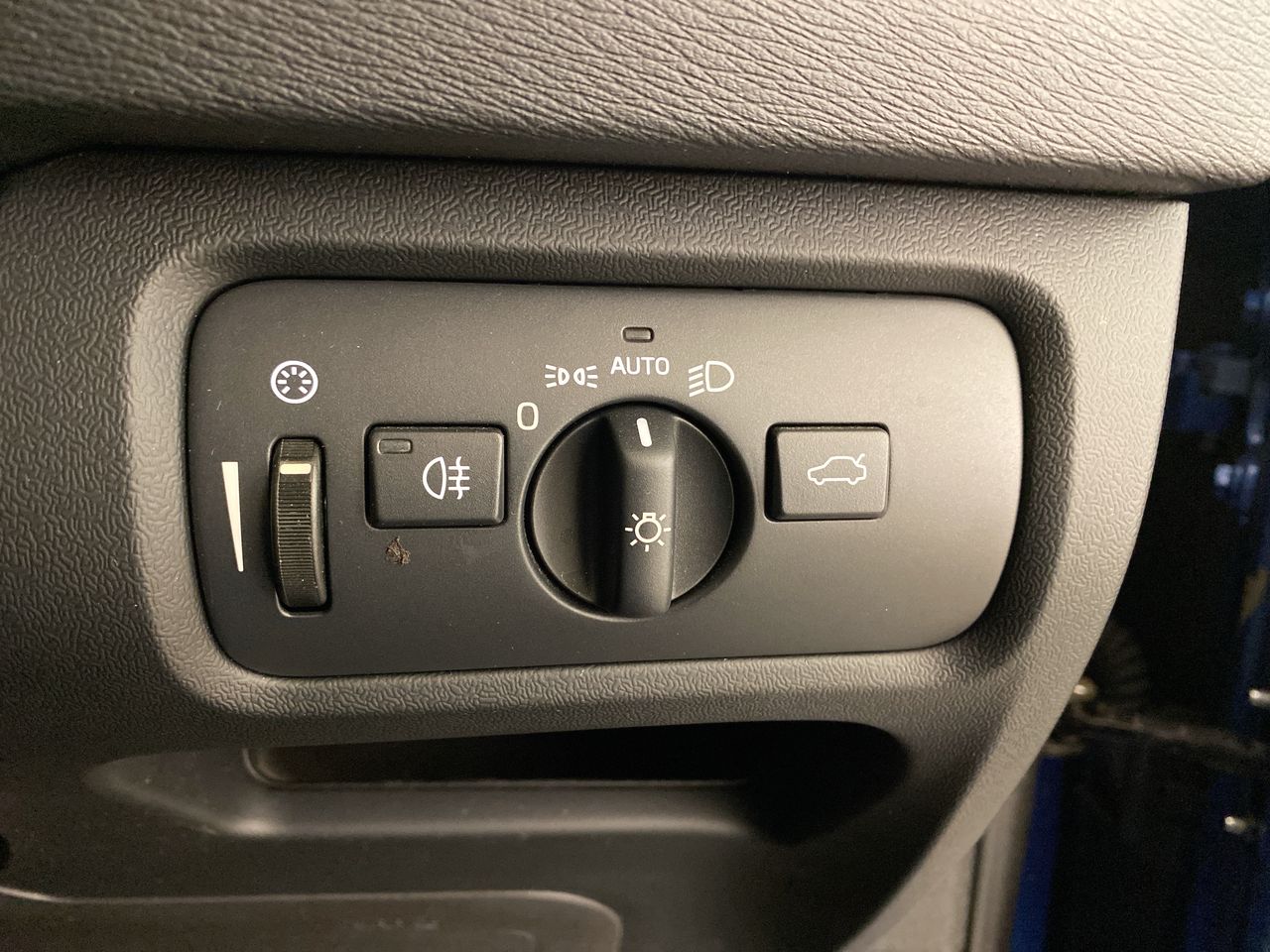 Used Volvo V40 2017 for sale - 75758959: Photo 27