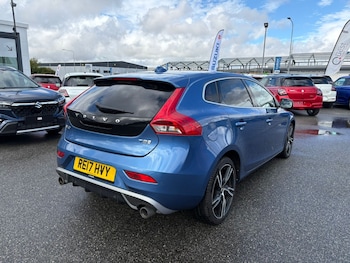 Used Volvo V40 2017 for sale - 75758959: Photo