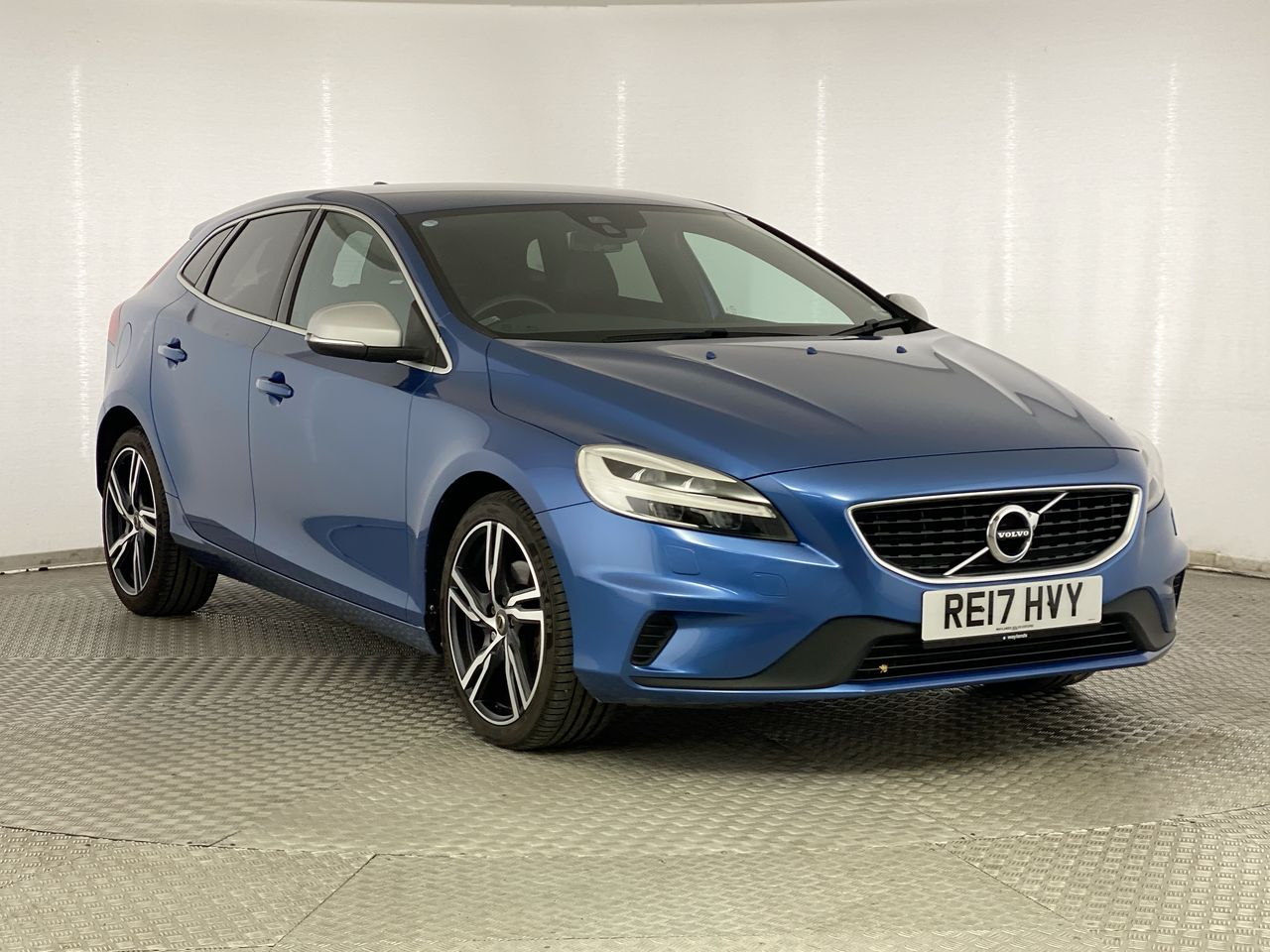 Used Volvo V40 2017 for sale - 76461470: Photo 1