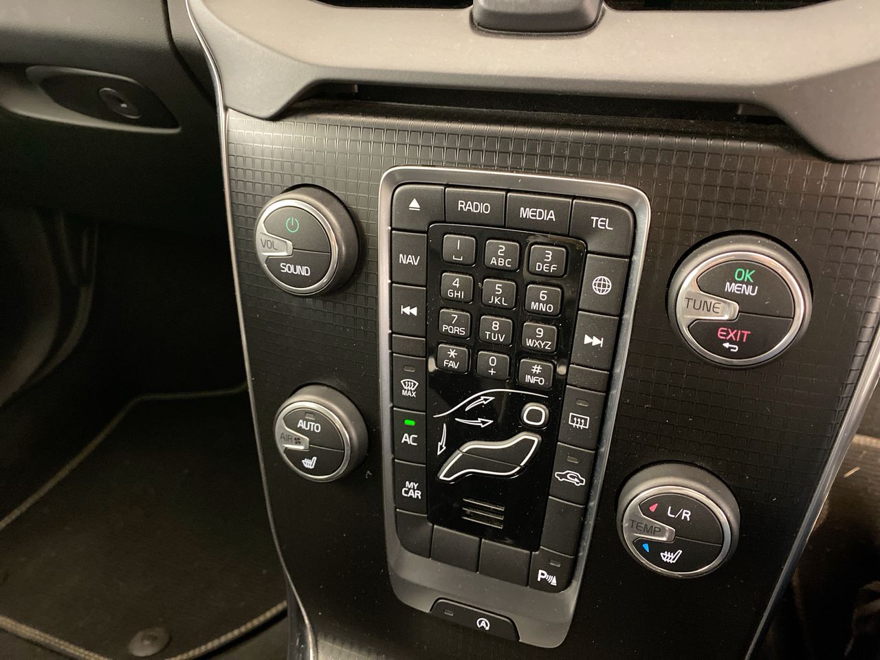 Used Volvo V40 2017 for sale - 76461470: Photo 18