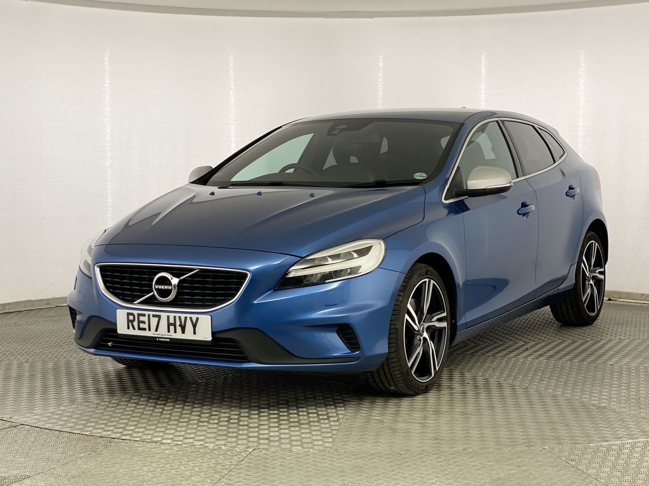 Used Volvo V40 2017 for sale - 76461470: Photo 3