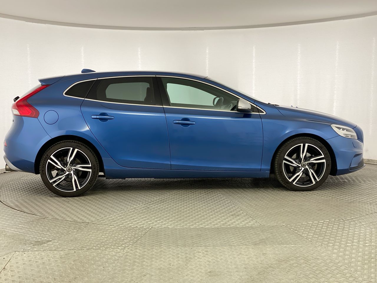 Used Volvo V40 2017 for sale - 76461470: Photo 8
