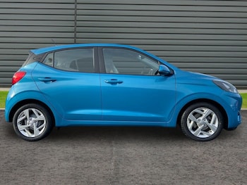 Used Hyundai i10 2020 for sale - 76542710: Photo