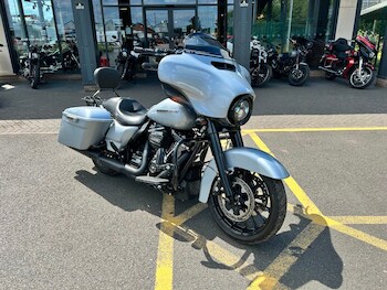 Used Harley-Davidson TOURING FLHXS STREET GLIDE SPECIAL 2020 for sale - bike-74847178: Photo