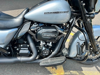 Used Harley-Davidson TOURING FLHXS STREET GLIDE SPECIAL 2020 for sale - bike-74847178: Photo