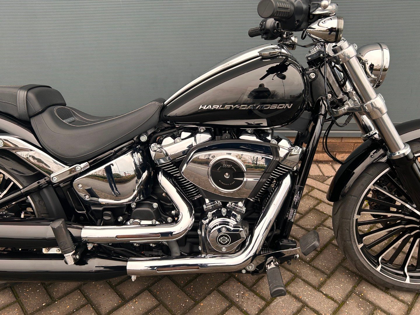 Harley-Davidson BREAKOUT 117