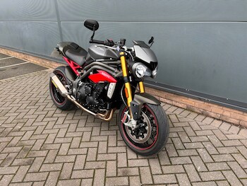 Used Triumph SPEED TRIPLE R 2018 for sale - bike-76758958: Photo