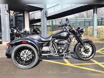 Used Harley-Davidson TRIKE FLRT FREEWHEELER 2026 for sale - bike-69945690: Photo