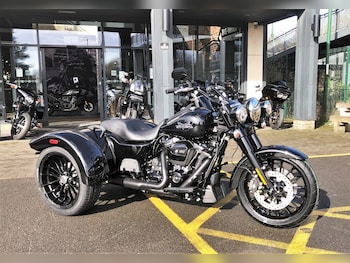 Used Harley-Davidson TRIKE FLRT FREEWHEELER 2026 for sale - bike-69945690: Photo