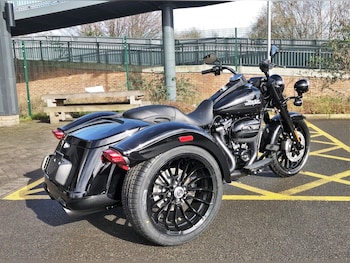 Used Harley-Davidson TRIKE FLRT FREEWHEELER 2026 for sale - bike-69945690: Photo