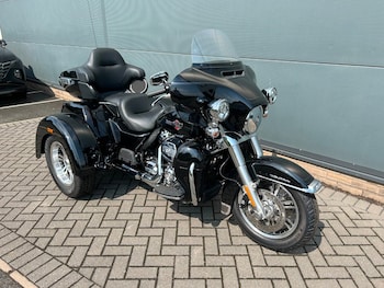 Used Harley-Davidson TRIKE FLHTCUTG TRI GLIDE ULTRA CLASSIC 2024 for sale - bike-71955372: Photo