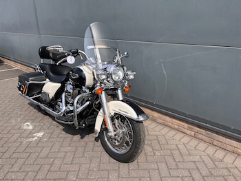 Used Harley-Davidson TOURING FLHRC ROAD KING CLASSIC 2014 for sale - bike-79234688: Photo