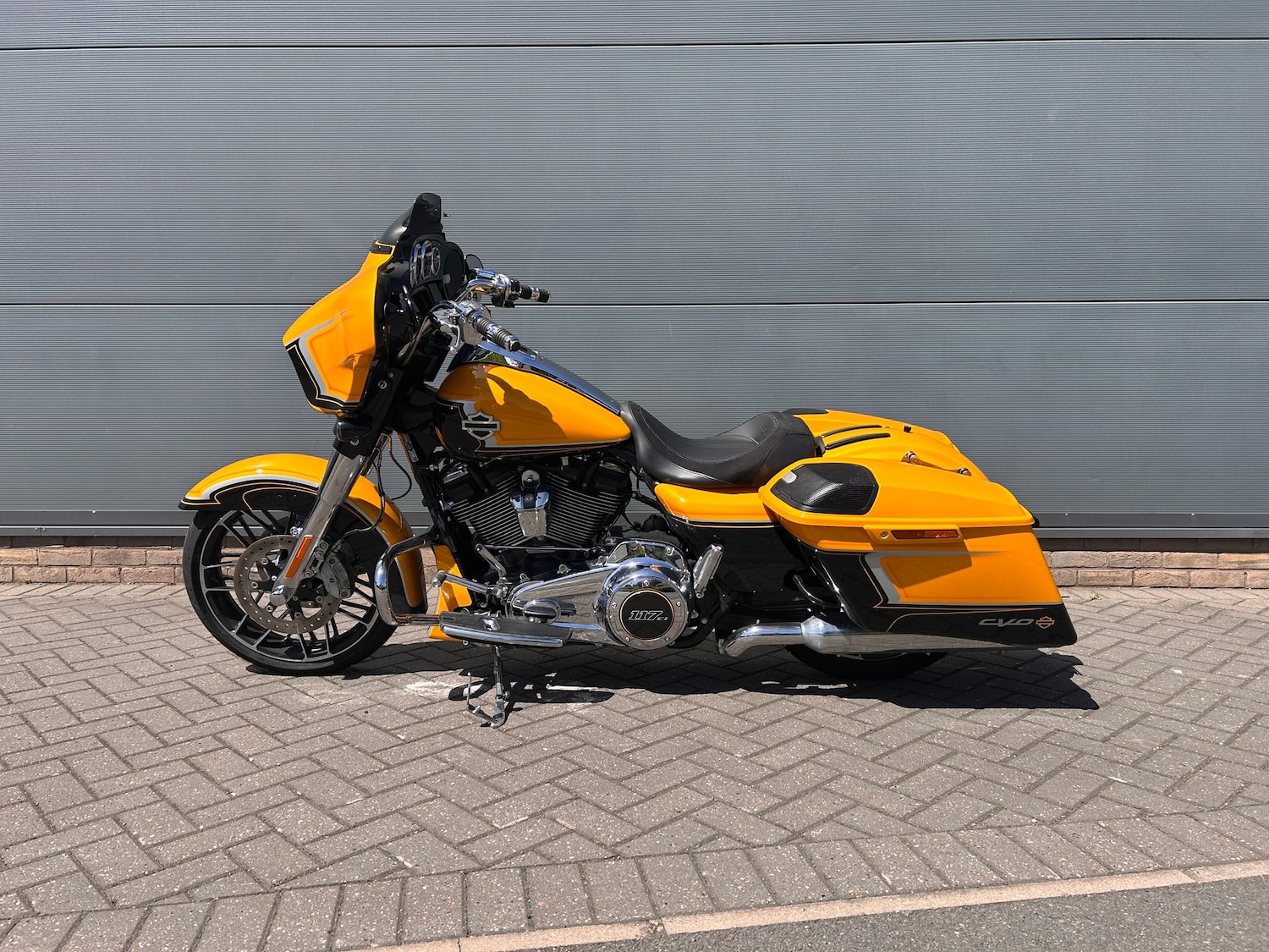 Used Harley-Davidson CVO FLHXSE STREET GLIDE 2022 for sale - 78762766: Photo 2