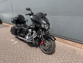 Used Harley-Davidson TOURING FLHX STREET GLIDE 2017 for sale - bike-79335790: Photo