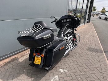Used Harley-Davidson TOURING FLHX STREET GLIDE 2017 for sale - bike-79335790: Photo