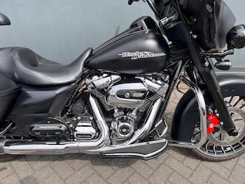 Used Harley-Davidson TOURING FLHX STREET GLIDE 2017 for sale - bike-79335790: Photo