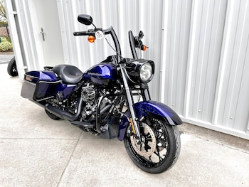 Used Harley-Davidson TOURING FLHRXS ROAD KING SPECIAL 2019 for sale - bike-78243219: Photo