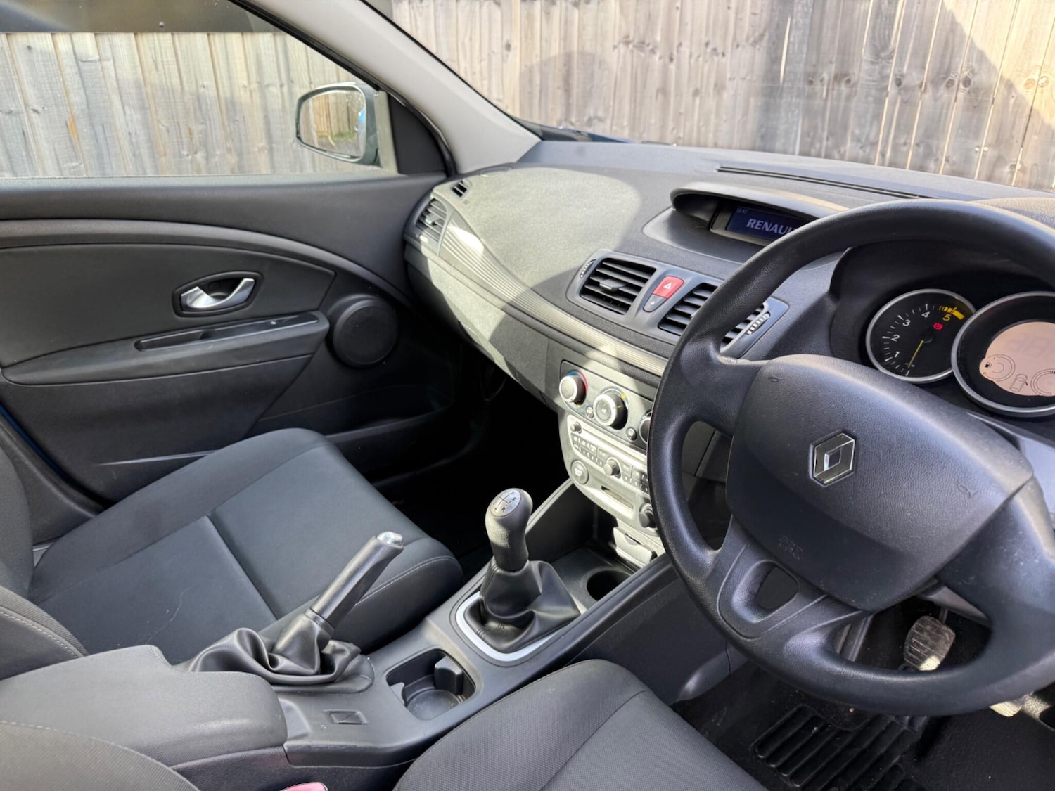 Used Renault Megane 2010 for sale - 76608028: Photo 9