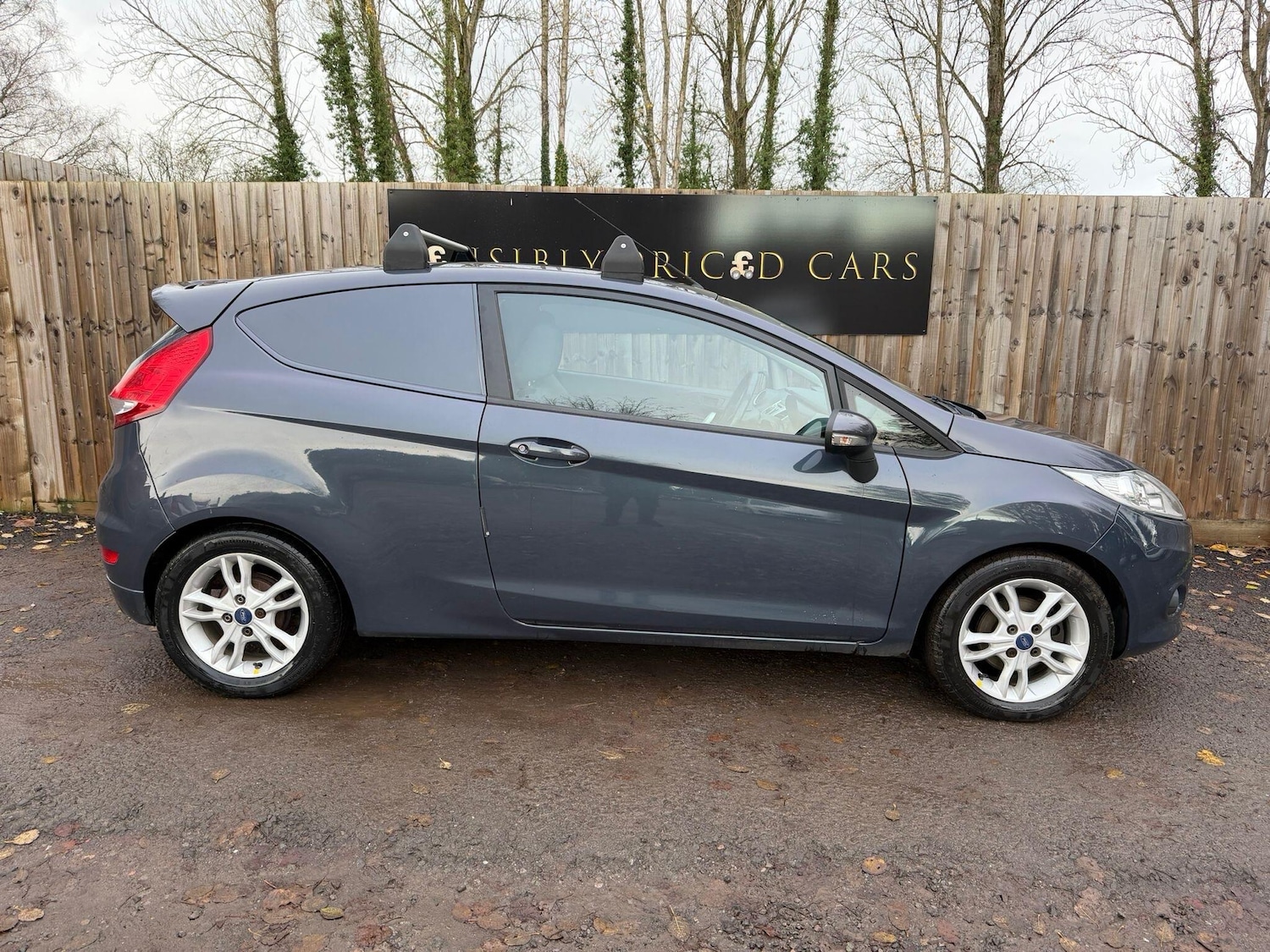 Used Ford Fiesta Van 2010 for sale - 76689787: Photo 7