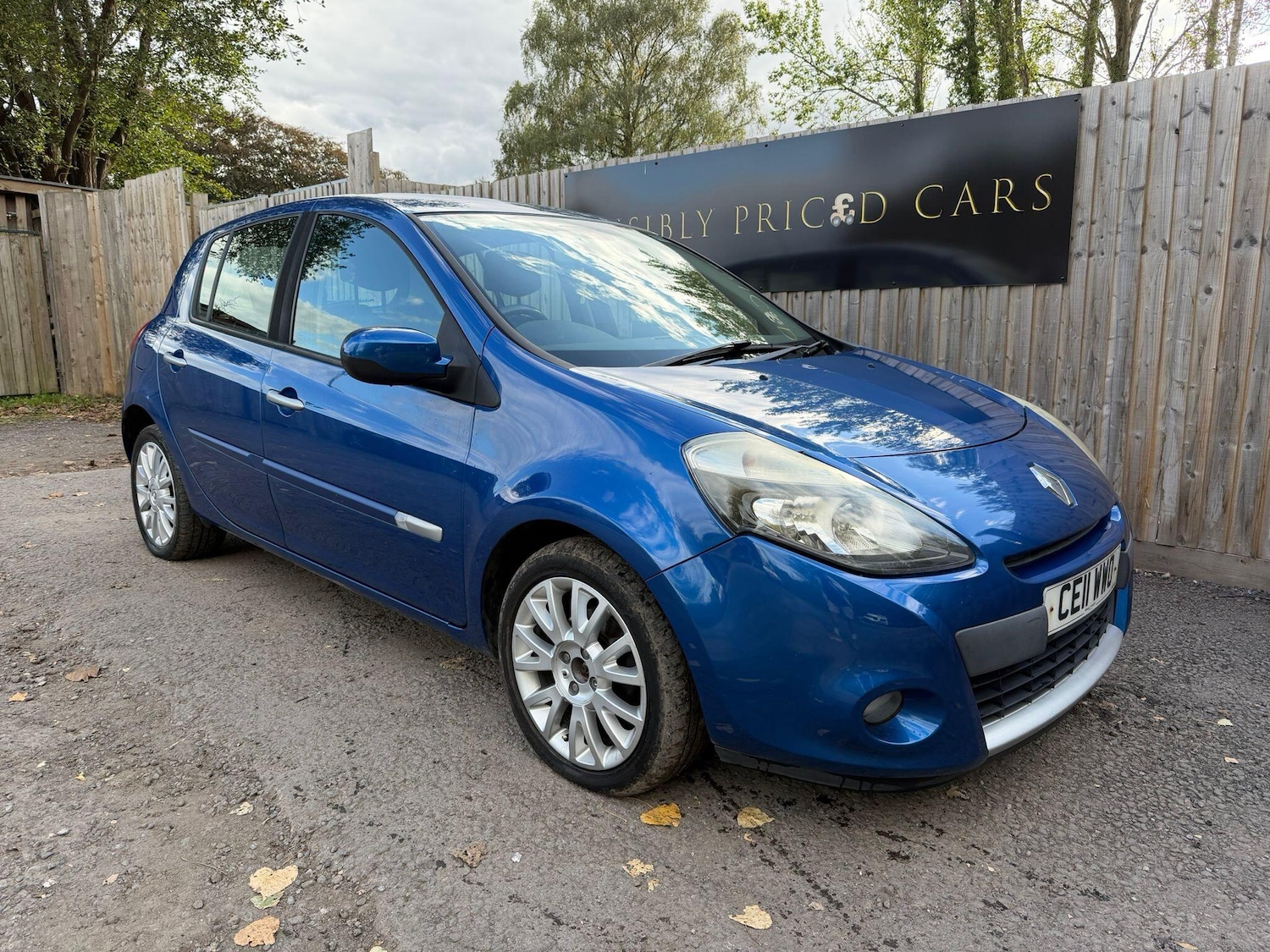 Used Renault Clio 2011 for sale - 76607218: Photo 1