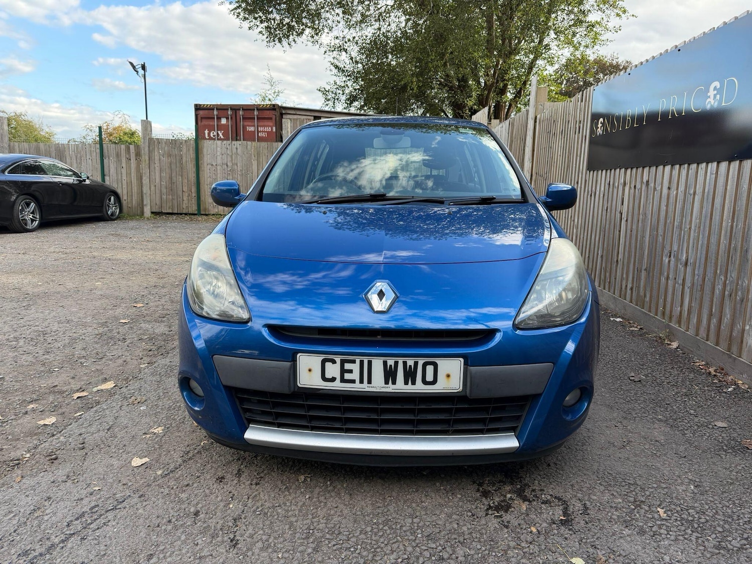 Used Renault Clio 2011 for sale - 76607218: Photo 2