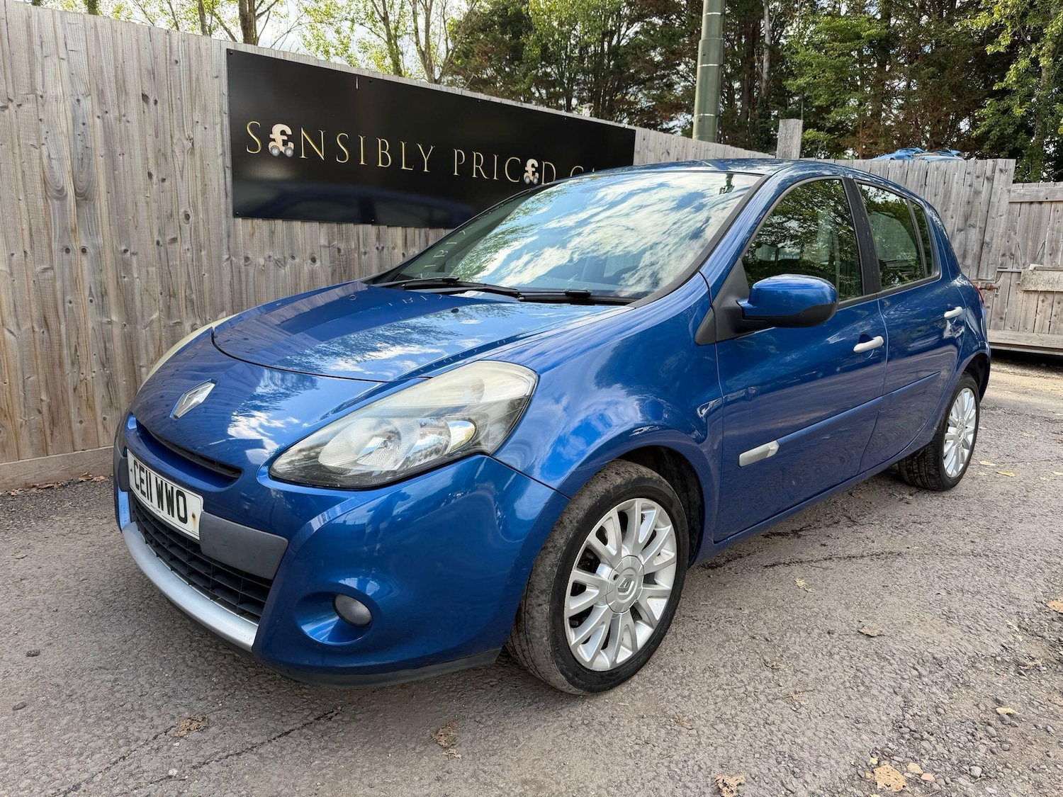Used Renault Clio 2011 for sale - 76607218: Photo 3