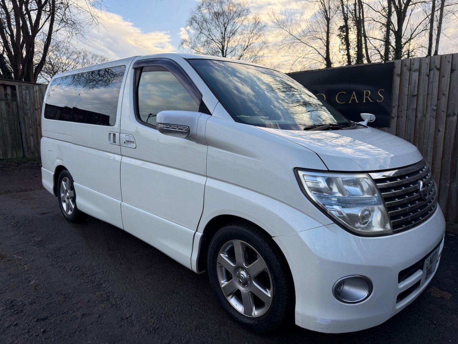 Used Nissan Elgrand for sale - 76964314: Photo 1