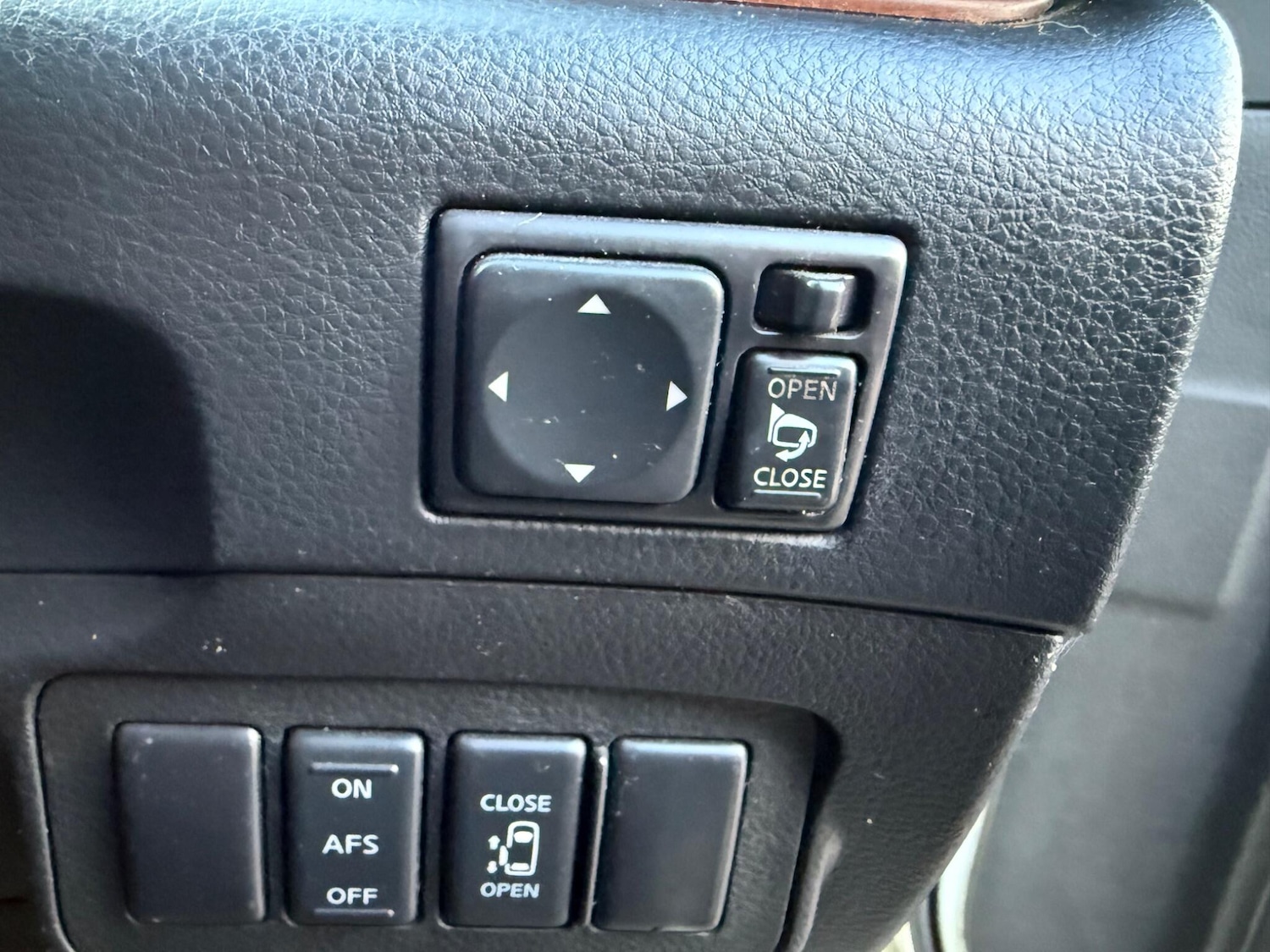 Used Nissan Elgrand for sale - 76964314: Photo 16