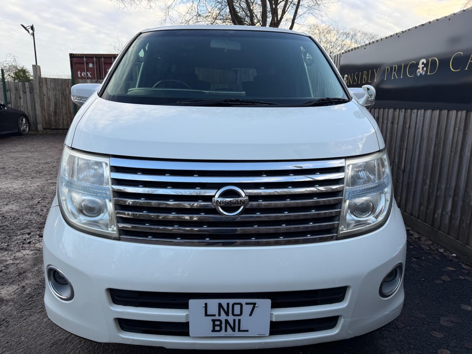 Used Nissan Elgrand for sale - 76964314: Photo 2