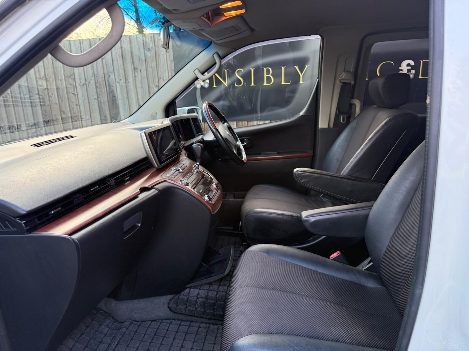 Used Nissan Elgrand for sale - 76964314: Photo 22