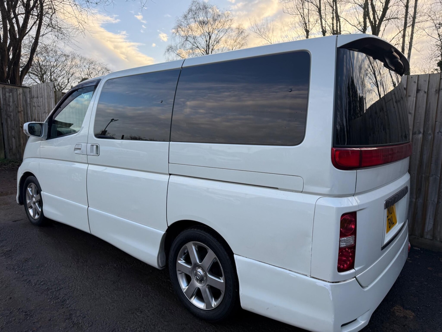 Used Nissan Elgrand for sale - 76964314: Photo 4